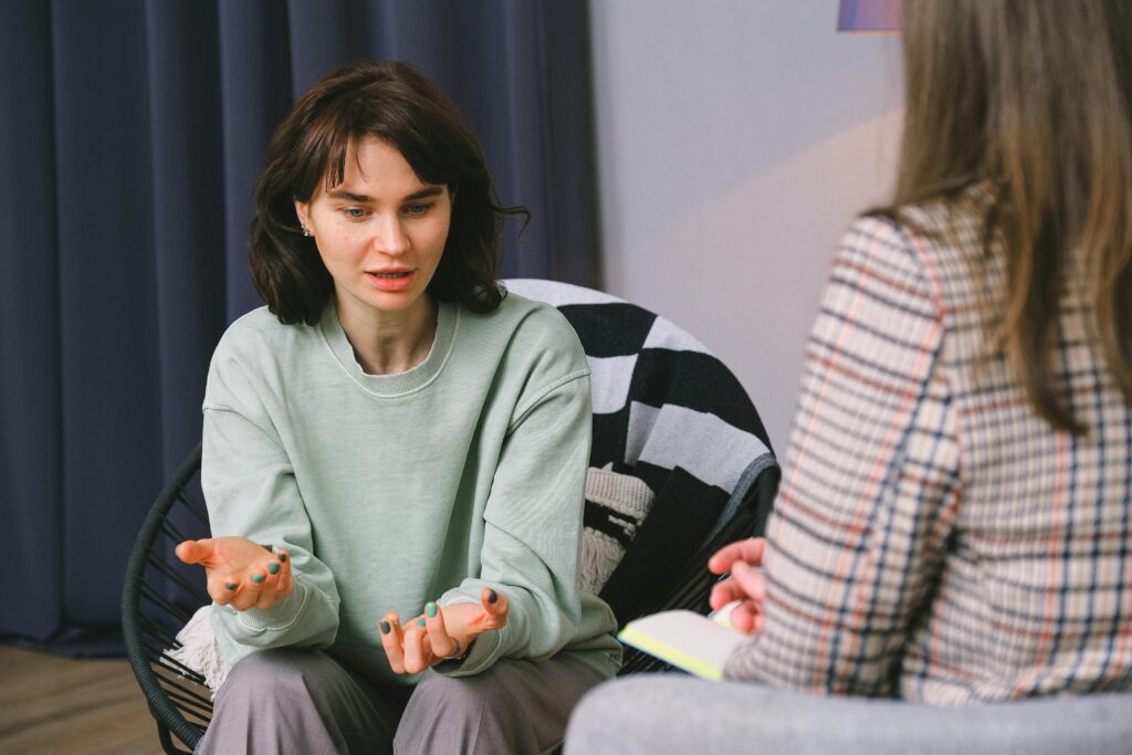 an employee sharing her feeling in a open conversation with her manager